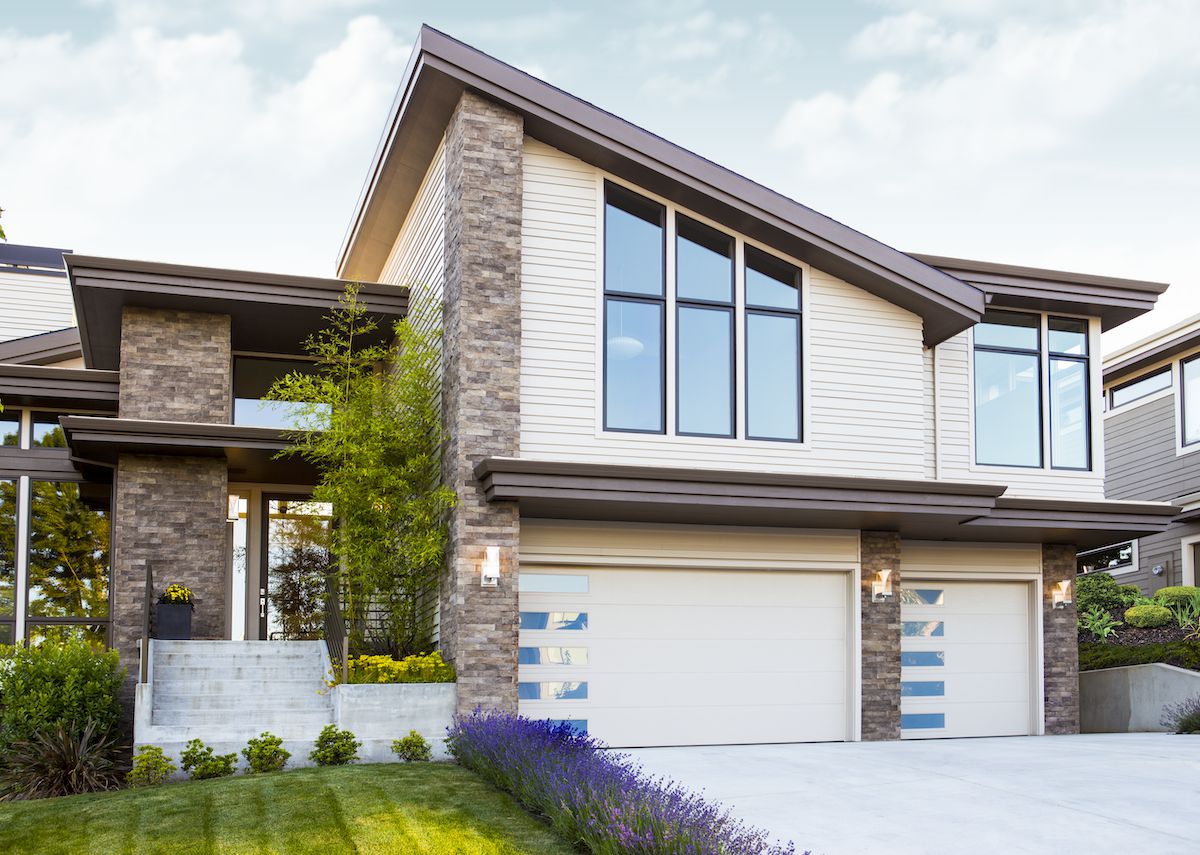 6 Signs That It’s Time to Replace Your Garage Door